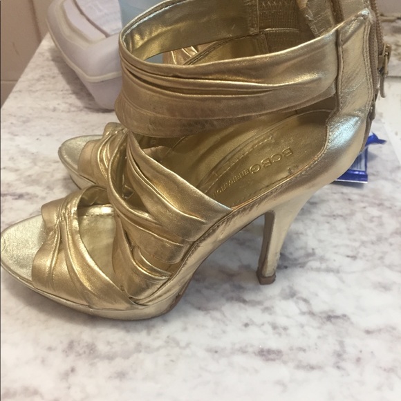 Absolutely Magnificent looking  Golden Heels -!!🌹 - Picture 3 of 7